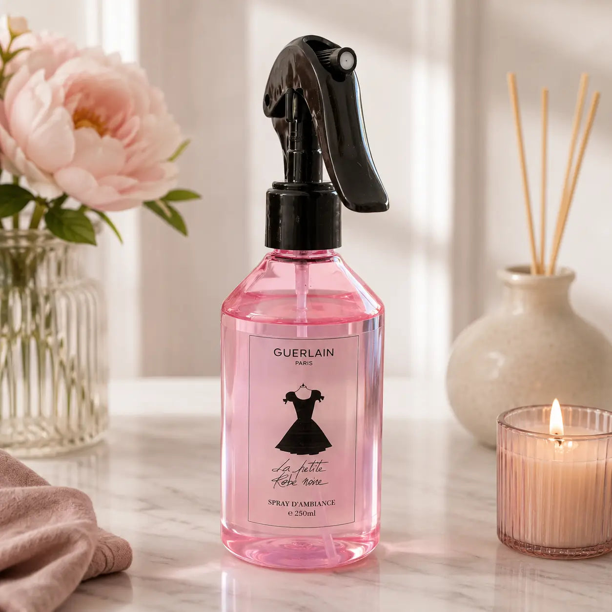 Brume d'intérieur parfumée cerise noire rose et vanille