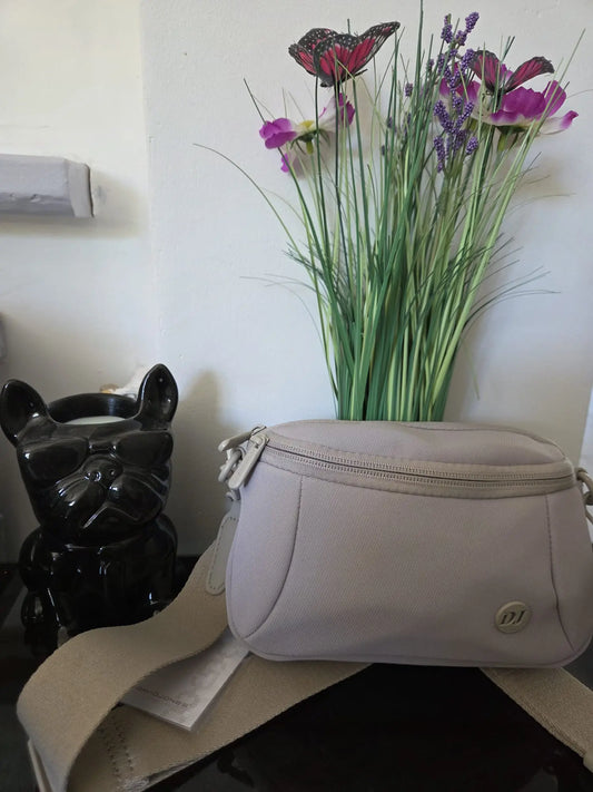 Sac banane femme David Jones avec double fermeture zippée et bandoulière réglable, disponible en plusieurs coloris tendance.