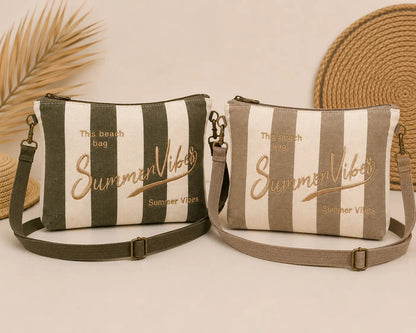 Sac pochette rayé Summer Vibes avec bandoulière et fermeture zip, style estival chic pour femme.