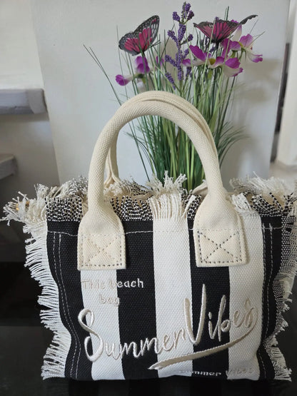 Petit sac femme “Summer Vibes” rayé style bohème chic avec franges, fermeture zip et bandoulière, disponible en plusieurs coloris tendance été.