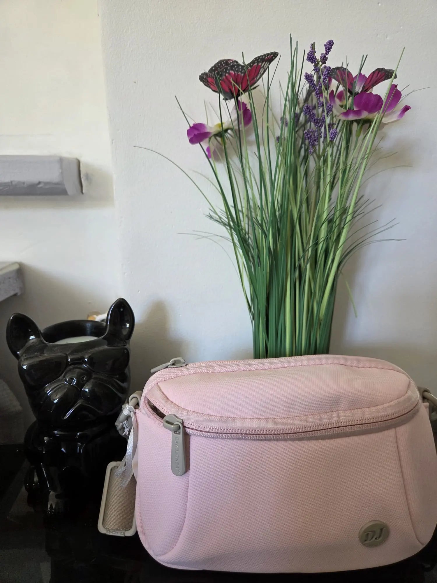 Sac banane femme David Jones avec double fermeture zippée et bandoulière réglable, disponible en plusieurs coloris tendance.