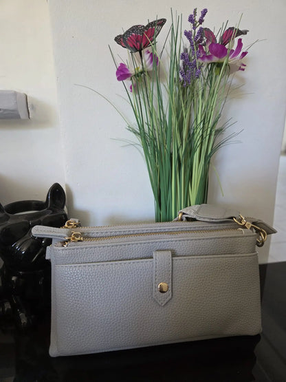 Petit sac bandoulière femme multi-poches effet cuir avec compartiments zippés et rangement cartes intégré.