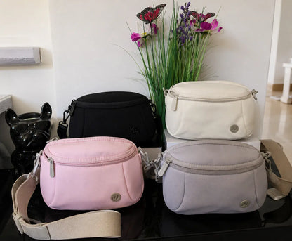 Sac banane femme David Jones avec double fermeture zippée et bandoulière réglable, disponible en plusieurs coloris tendance.