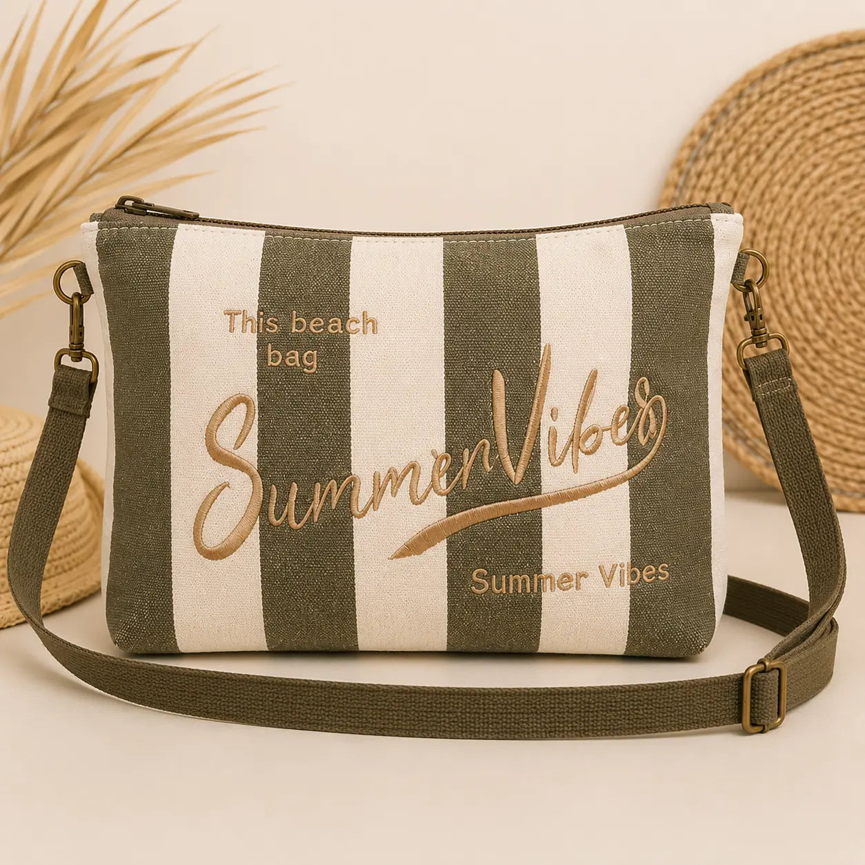 Sac pochette rayé Summer Vibes avec bandoulière et fermeture zip, style estival chic pour femme.